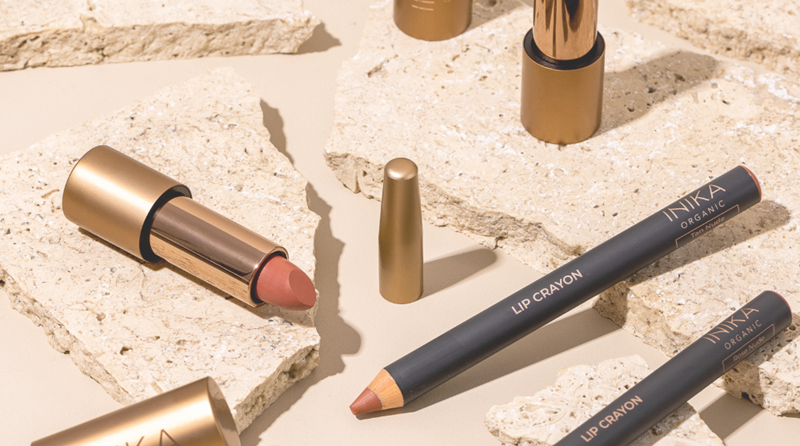 Een gids naar natuurlijke lippenstift: Zeg nee tegen hormoonverstoorders
