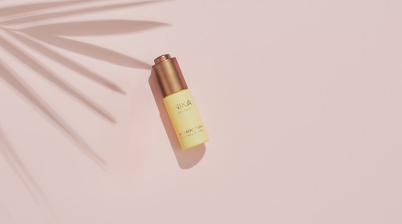 Lienke test: REVIEW INIKA Kakadu Plum Vitamin C Booster Serum